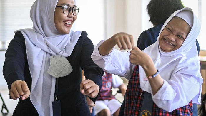 SLB Yayasan Pembinaan Anak Cacat (YPAC) Jakarta menampung penyandang disabilitas dengan kondisi sedang hingga berat. Di anak-anak diajar mandiri.