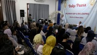 Hadir dalam acara buka puasa bersama itu, Ketua Umum GSP M. Qodari, Penasihat GSP Timothy Ivan Triyono, Ketua Umum Jokpro Baron Danardono, pegiat media sosial Habib Kribo dan puluhan relawan lainnya.