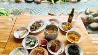 Untuk makanan, Omah Badok menawarkan puluhan menu makanan dari Nusantara seperti seafood segar yang dimasak dengan berbagai bumbu dan rempah. Kemudian ada juga masakan daerah yang tak kalah enak. Foto: detikFood
