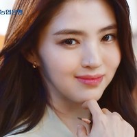 Han So Hee digantikan dengan model baru usai dituduh menjadi orang ketiga dalam hubungan Ryu Jun Yeol dan Hyeri. Wajahnya tak lagi menghiasi iklan NH Nonghyup Bank, Chum Churum, dan Hey Dealer. Foto: dok. NH Bank