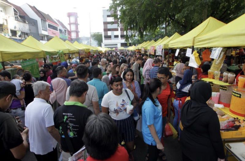 Niat Lariskan Rujak di Pasar Takjil, Pria Ini Berakhir Menyesal