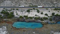 “Lembah empat rawa” Valle de Cuatrociénegas sepanjang 200 km, yang terletak 1.000 km utara Mexico City, merupakan sistem lahan basah kuno yang kompleks. Ia terdiri atas mata air kaya mineral, sungai, danau, rawa, serta kolam biru-kehijauan yang dikenal sebagai pozas yang memasok kanal-kanal alami bawah tanah dan dikelilingi sebuah rantai pegunungan dengan puncak lebih dari 3.000 meter.  