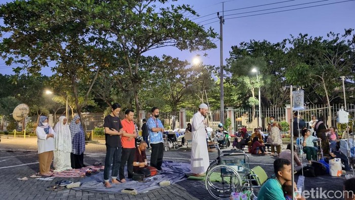 Pasien RS Unair di Evakuasi Dampak Gempa Tuban 6,5 Pasien RS Unair di Evakuasi Dampak Gempa Tuban 6,5