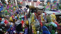 Di Bengkulu, pedagang juga sudah menjual parsel Lebaran. Parsel itu dijual dengan harga mulai dari Rp 250 ribu hingga Rp 1,5 juta. Antara Foto/Muhammad Izfaldi.