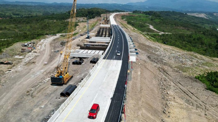 PT Girder Indonesia yang merupakan anak usaha dari PT Citra Marga Nusaphala Persada Tbk (CMNP) mencatatkan namanya di Museum Rekor Indonesia (MURI) sebagai pemecah rekor atas penyelesaian pekerjaan Proyek Jembatan Gunung Puyuh di Tol Cisumdawu yang dilakukan dalam waktu singkat yaitu 45 (empat puluh lima) hari.