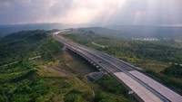 Jembatan itu yang terintegrasi dengan Jalan Tol Cikampek-Palimanan KM 152+200 yang merupakan bagian dari Jalan Tol Cileunyi-Sumedang-Dawuan (Cisumdawu) di Jawa Barat.