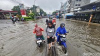Sementara itu cuaca masih terpantau gerimis.  