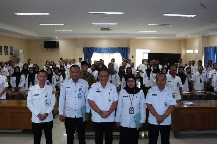 Penyerahan SK kepada 83 Kepala Sekolah SD dan SMP tersebut dilakukan di aula Gedung B Dinas Pendidikan Kabupaten Blora