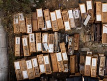 Peti Mati Bekas Menumpuk di TPU Chile, Ancam Penyakit Menular