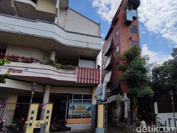 Penampakan hotel tertipis di Indonesia, Pitu Rooms, di Jalan Sukowati, Salatiga, Jumat (22/3/2024).
