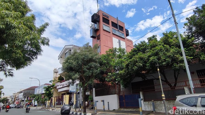 Penampakan hotel tertipis di Indonesia, Pitu Rooms, di Jalan Sukowati, Salatiga, Jumat (22/3/2024).