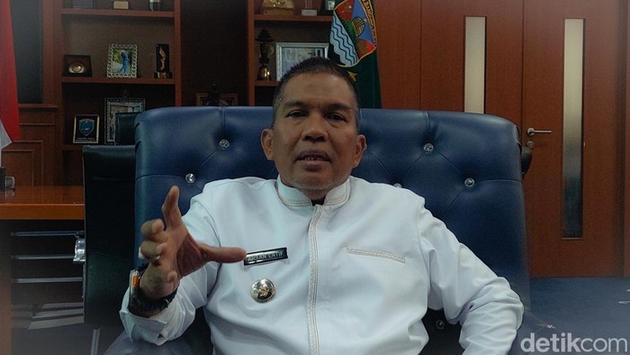 Pj Bupati Bandung Barat Arsan Latif saat ditemui di ruang kerjanya.