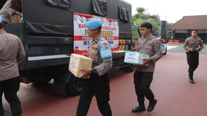 polres jombang batu korban bajir demak dan kudus