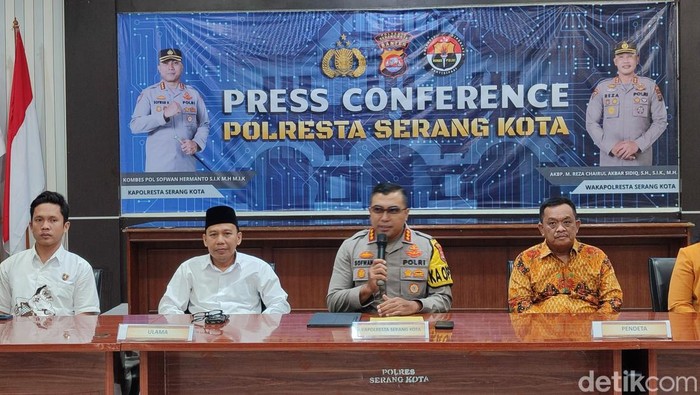 Polresta Serang Kota menggelar jumpa pers terkait penangkapan pria penyebar konten penistaan agama.