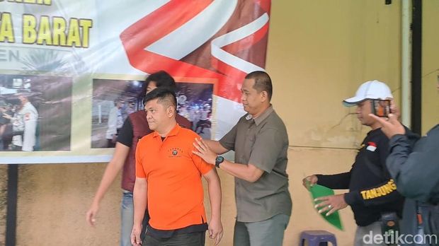 Polsek Grogol Petamburan menangkap pria viral yang mengamuk dan merusak mesin cuci di laundry apartemen di Tanjung Duren, Jakarta Barat.