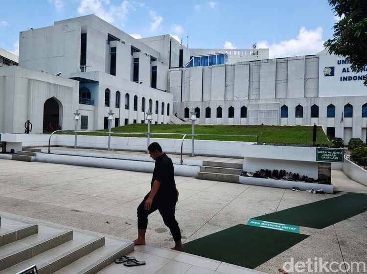 Potret Megah dan Bersejarah Masjid Al Azhar Jakarta