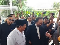Prabowo dan Paloh Gandengan dari Depan sampai Naik Tangga NasDem Tower