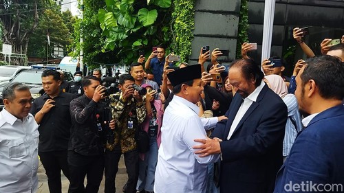 Prabowo Subianto bertemu Ketua Umum Partai NasDem, Surya Paloh, di NasDem Tower. Prabowo disambut langsung oleh Surya Paloh beserta jajaran elite NasDem. (Kurniawan F/detikcom)
