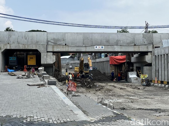 Progres pengerjaan viaduk Gilingan, Kota Solo, Jumat (22/4/2023).