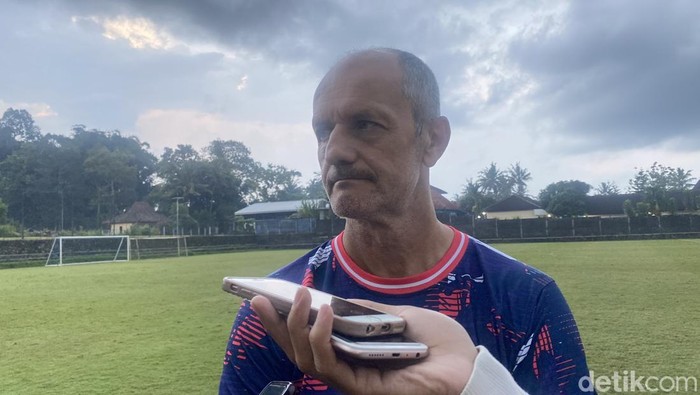 Pelatih PSS Sleman Risto Vidakovic saat ditemui di Lapangan Pakembinangun, Sleman, Jumat (22/3/2024).