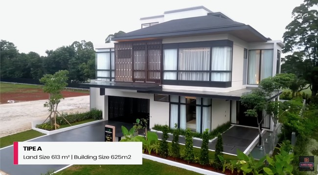 Rumah baru Luna Maya berada di sebuah kompleks yang sedang dalam tahap pembangunan di kawasan Depok, Jawa Barat. Aktris yang juga model ini memberi sedikit bocoran seperti apa rumah barunya nanti lewat konten promosi di akun YouTube Luna Maya. (Foto: YouTube/Luna Maya)