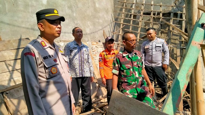 Rumah warga di Tuban roboh terdampak gempa