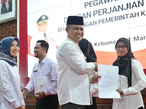 287 Orang Terima SK, Bupati Kebumen Targetkan Semua Honorer Jadi PPPK