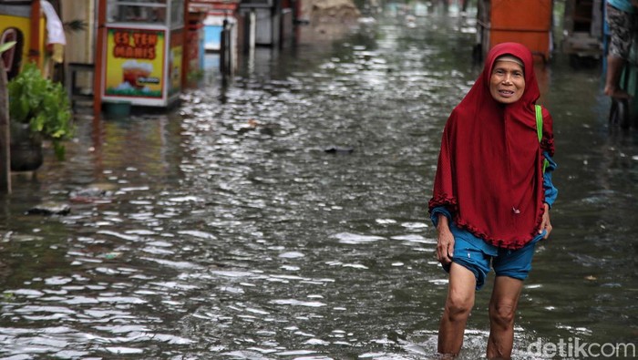 Semper Barat Cilincing Banjir, Begini Kondisinya Kawasan Semper Barat, Cilincing, Jakarta Utara, banjir, Jumat (22/3/2024). Banjir sebetis itu dikarenakan curah hujan tinggi sejak subuh tadi.