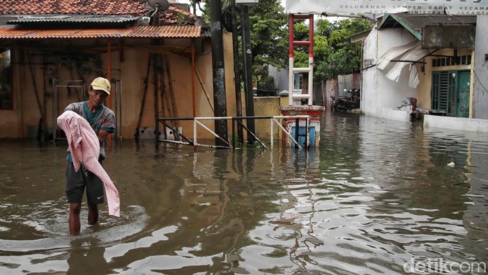 Semper Barat Cilincing Banjir, Begini Kondisinya Kawasan Semper Barat, Cilincing, Jakarta Utara, banjir, Jumat (22/3/2024). Banjir sebetis itu dikarenakan curah hujan tinggi sejak subuh tadi.