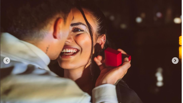 Foto Romantis Shayne Pattynama, Pemain Timnas Lamar Pacar Imigran Afghanistan