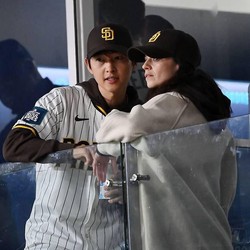 Song Joong Ki & Istri Tampil Bareng di Konser Kinderszenen Seoul