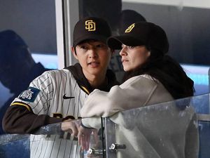 Song Joong Ki & Istri Tampil Bareng di Konser Kinderszenen Seoul