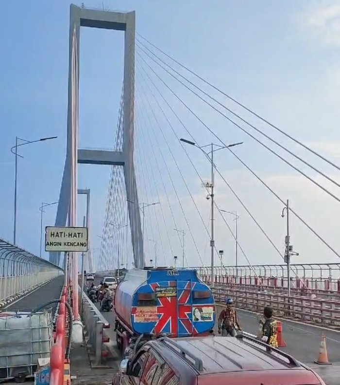 Suramadu goyang
