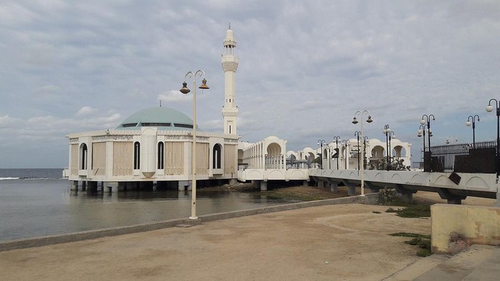 Terapung di Tepi Laut Merah, Begini Megahnya Masjid Ar-Rahmah Jeddah Terapung di Tepi Laut Merah, Begini Megahnya Masjid Ar-Rahmah Jeddah