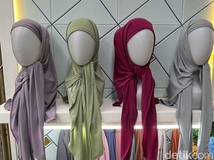 Jelang Lebaran, Hijab Segi Empat Instan ala Inara Rusli Hits di Tanah Abang