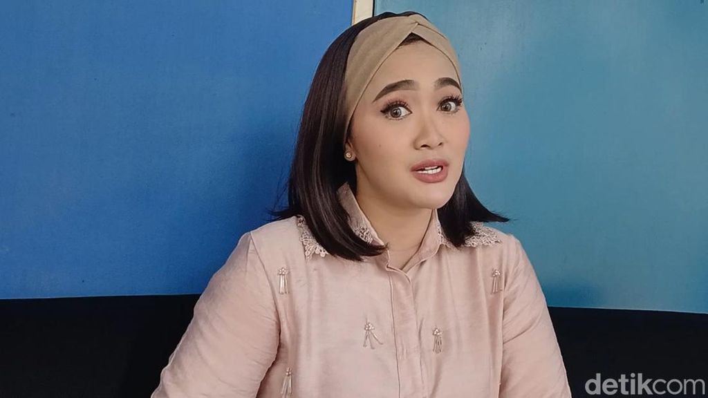 Vega Darwanti Berduka, Ibunda Meninggal