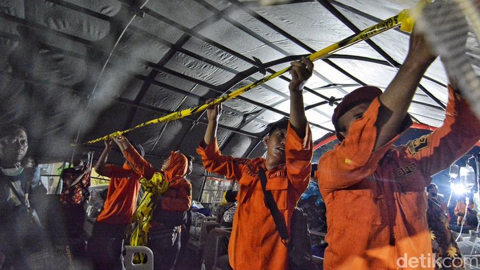160 Pasien RS Unair di evakuasi dampak gempa Tuban M 6,5 Sebanyak 160 Pasien RS Unair di evakuasi dampak gempa Tuban M 6,5