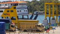 Guna mengantisipasi lonjakan kendaraan penumpang saat arus mudik lebaran, PT Angkutan Sungai Danau dan Penyeberangan (ASDP) Cabang Batam membuka pendaftaran antrean penyeberangan kendaraan secara online untuk keberangkatan 27 Maret hingga 17 April.   