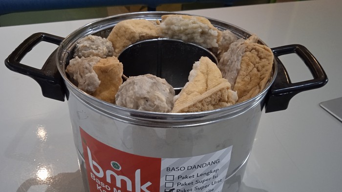 Bukber Seru dengan Bakso Dandang yang Komplet Isiannya!