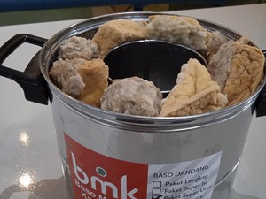 Bukber Seru dengan Bakso Dandang yang Komplet Isiannya!