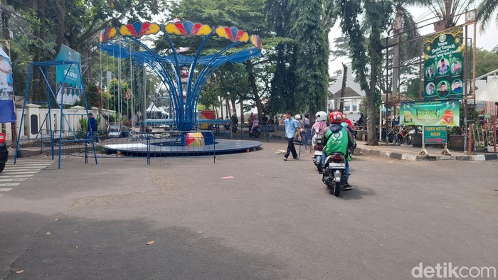 Bazar Ramadan di kawasan Alun-alun Cimahi.