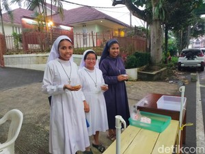 Viral Biarawati Jualan Takjil di Sukabumi, Begini Kisah di Baliknya
