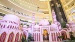 Dekorasi Masjid Megah Semarakkan Ramadan di Pusat Perbelanjaan
