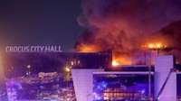 Pihak berwenang mengatakan penyelidikan teroris telah dimulai. Menurut jurnalis kantor berita Rusia, RIA Novosti di tempat kejadian, para penyerang yang mengenakan seragam kamuflase memasuki gedung, melepaskan tembakan dan melemparkan granat atau bom molotov. 