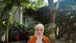 Cantiknya Inara Rusli saat Ngeteh dan Menikmati Dessert