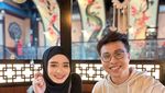 Cantiknya Inara Rusli saat Ngeteh dan Menikmati Dessert