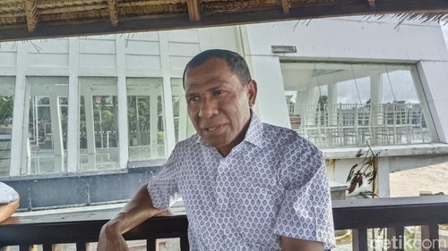 Irjen Johni Asadoma saat ditemui di Kota Kupang, NTT. (Foto: Yufengki Bria/detikBali)