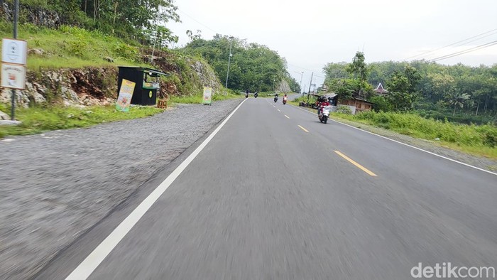 Jalur Jalan Lingkar Selatan (JJLS) di Kapanewon Panggang, Gunungkidul. Jalur alternatif ini dipersiapkan untuk mudik tahun ini. Foto diunggah Sabtu (23/3/2024).