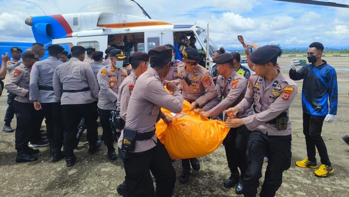 Jenazah polisi gugur ditembak KKB di Kabupaten Paniai, Papua Tengah.