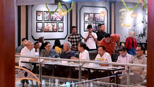 Jokowi bersama menteri ngemal di Pontianak